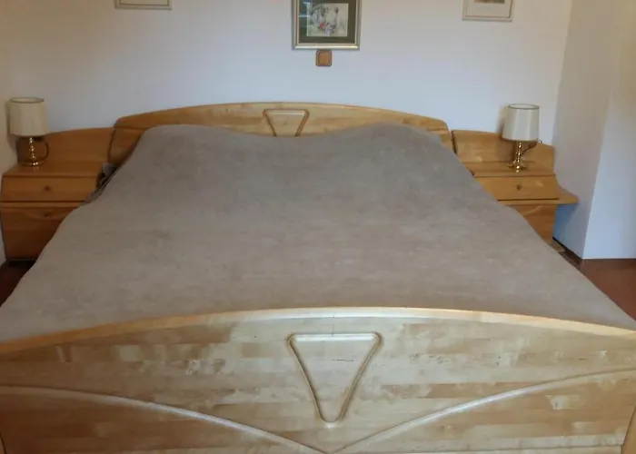 Altes Forsthaus Am Bach 奥尔陶斯